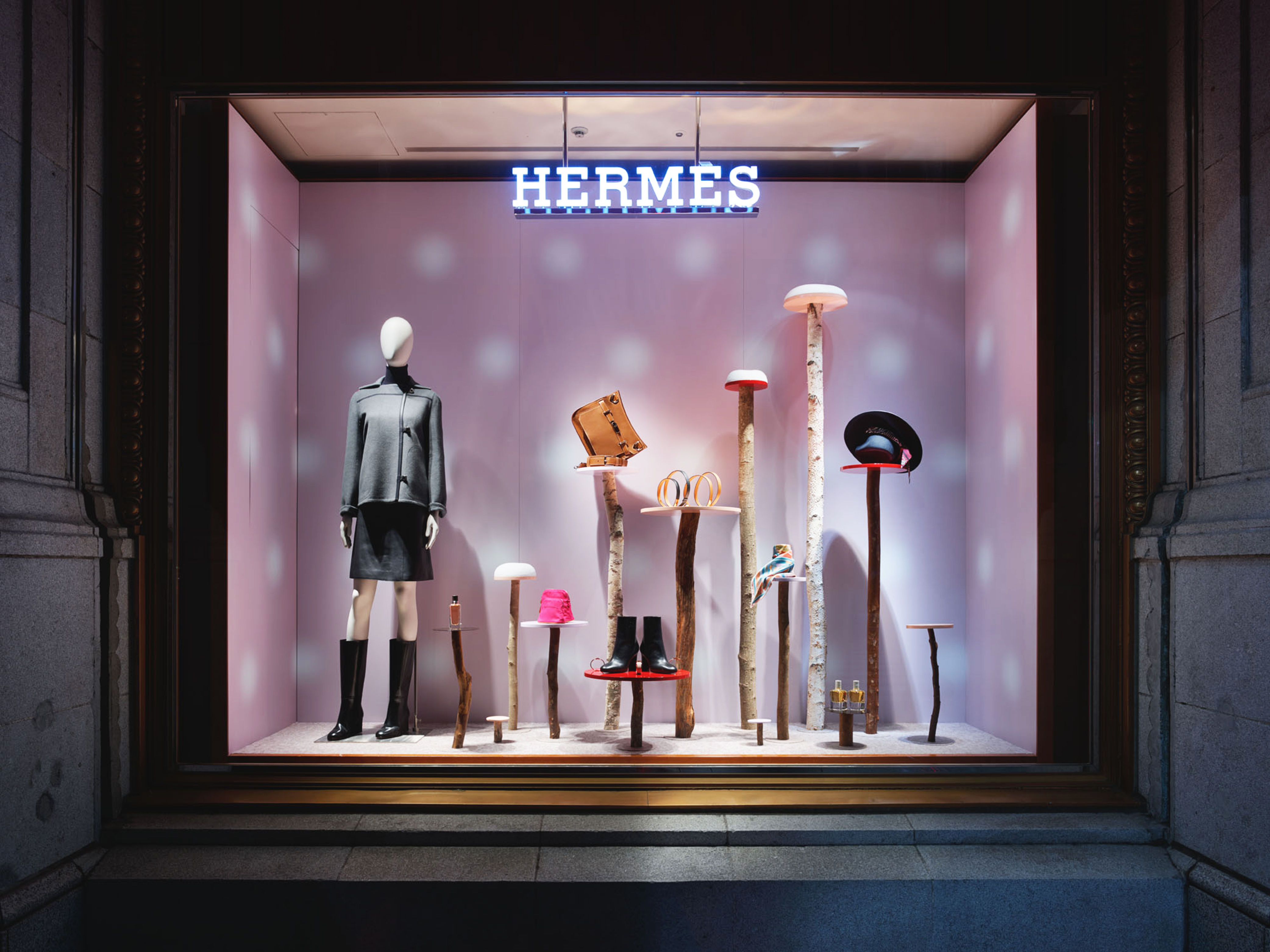 Hermès A-W 2016 Window Displays